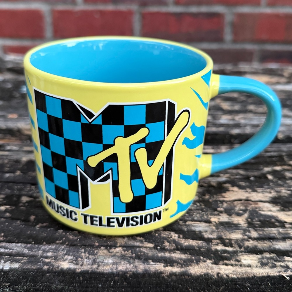 RETRO 80s I Want My MTV Music Television 15 oz Ceramic Yellow Blue Coffee Mug M4 - Picture 5 of 7